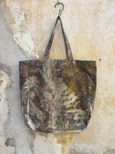 Carica l'immagine nel visualizzatore di Gallery, Tote Bag Eucalyptus | Ecoprint su Cotone Riciclato