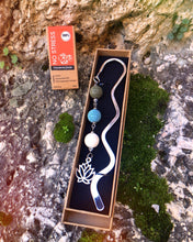 Load image into Gallery viewer, Aromatherapy bookmark and essential oil gift set