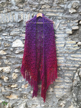 Carica l'immagine nel visualizzatore di Gallery, Maxi Scialle Boho uncinetto sfumato con frange - Frida's Wings