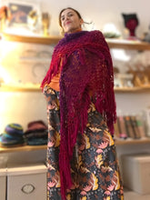 Carica l'immagine nel visualizzatore di Gallery, Maxi Scialle Boho uncinetto sfumato con frange - Frida's Wings