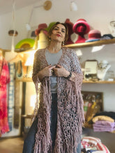 Carica l'immagine nel visualizzatore di Gallery, Maxi Scialle Boho uncinetto con frange in Lino - Frida's Wings