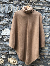 Carica l'immagine nel visualizzatore di Gallery, Poncho Cashmere rigenerato