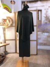 Carica l'immagine nel visualizzatore di Gallery, Poncho Cashmere rigenerato