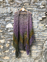 Carica l'immagine nel visualizzatore di Gallery, Maxi Scialle Boho uncinetto sfumato con frange - Frida's Wings