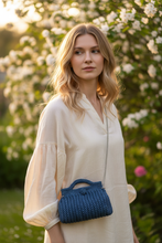 Carica l'immagine nel visualizzatore di Gallery, Bauletto Romantico Tracolla