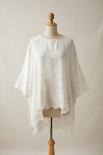 Load image into Gallery viewer, Blusa Bea Manichino