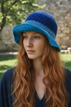 Carica l'immagine nel visualizzatore di Gallery, Cappello Cloche Brigitte Oltremare - Hero