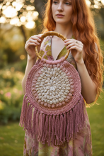 Carica l'immagine nel visualizzatore di Gallery, Close-up Borsa Flora proporzioni esatte