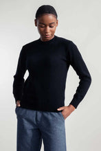 Carica l'immagine nel visualizzatore di Gallery, Maglia girocollo Edda - Cashmere rigenerato