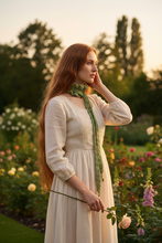 Load image into Gallery viewer, Modella con mini sciarpa Victoria volant verde salvia all'uncinetto