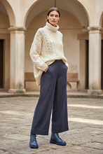 Carica l'immagine nel visualizzatore di Gallery, Pantapalazzo Twill Blu - Outfit Completo con Maglione Irlandese