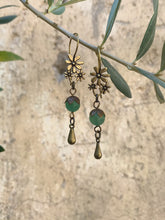 Load image into Gallery viewer, Fleurs bijoux earrings - Aventurine