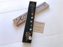 Carica l'immagine nel visualizzatore di Gallery, Collana Bijoux Flora - Amazzonite e Madreperla