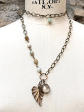 Carica l'immagine nel visualizzatore di Gallery, Collana Bijoux Flora - Amazzonite e Madreperla