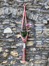 Carica l'immagine nel visualizzatore di Gallery, Portavaso Sospensione Macramè Orchidea - Cotone Rigenerato Made in Italy