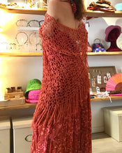 Carica l'immagine nel visualizzatore di Gallery, Scialle Boho uncinetto - Frida's Wings