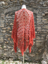 Carica l'immagine nel visualizzatore di Gallery, Scialle Boho uncinetto - Frida's Wings