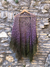 Carica l'immagine nel visualizzatore di Gallery, Maxi Scialle Boho uncinetto sfumato con frange - Frida's Wings