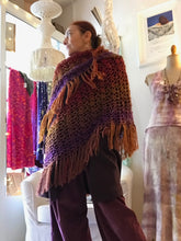 Carica l'immagine nel visualizzatore di Gallery, Maxi Scialle Boho uncinetto sfumato con frange - Frida's Wings