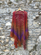 Carica l'immagine nel visualizzatore di Gallery, Maxi Scialle Boho uncinetto sfumato con frange - Frida's Wings