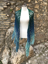 Carica l'immagine nel visualizzatore di Gallery, Maxi Scialle Boho uncinetto sfumato con frange - Frida's Wings