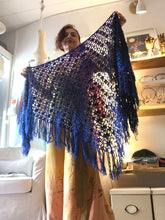 Carica l'immagine nel visualizzatore di Gallery, Maxi Scialle Boho uncinetto sfumato con frange - Frida's Wings