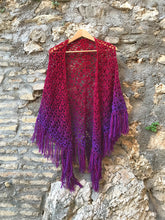 Carica l'immagine nel visualizzatore di Gallery, Maxi Scialle Boho uncinetto sfumato con frange - Frida's Wings