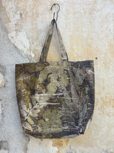 Carica l'immagine nel visualizzatore di Gallery, Tote Bag Eucalyptus | Ecoprint su Cotone Riciclato
