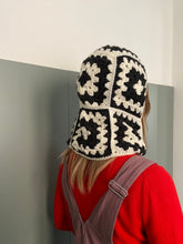 Carica l'immagine nel visualizzatore di Gallery, Balaclava Granny
