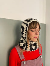 Carica l'immagine nel visualizzatore di Gallery, Balaclava Granny
