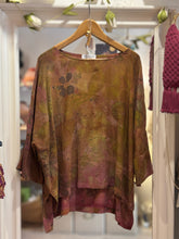 Carica l&#39;immagine nel visualizzatore di Gallery, Blusa Bea -  seta deadstock Ecoprint
