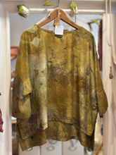 Carica l&#39;immagine nel visualizzatore di Gallery, Blusa Bea -  seta deadstock Ecoprint
