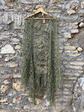 Carica l&#39;immagine nel visualizzatore di Gallery, Maxi Scialle Boho uncinetto con frange in Lino 100% - Frida&#39;s Wings
