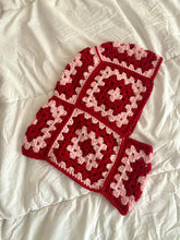 Carica l'immagine nel visualizzatore di Gallery, Balaclava Granny
