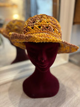 Carica l&#39;immagine nel visualizzatore di Gallery, Cappello Cloche Estivo in Rafia di Viscosa
