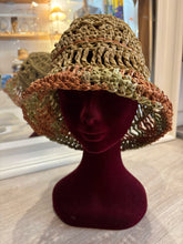 Carica l&#39;immagine nel visualizzatore di Gallery, Cappello Cloche Estivo in Rafia di Viscosa
