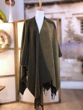 Load image into Gallery viewer, Fleece regenerated cotton cape
