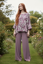 Load image into Gallery viewer, Blusa Bea Bell Sleeves – Full Body
