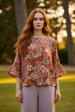 Carica l'immagine nel visualizzatore di Gallery, Blusa Bea Bosco d'oriente close-up
