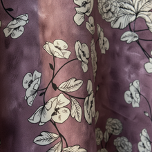 Load image into Gallery viewer, Blusa Bea Close-up
