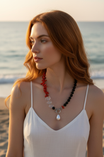 Load image into Gallery viewer, Collana Corallo Bambù - Ambientazione Mare
