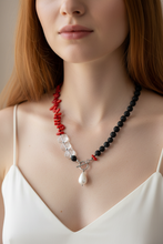 Load image into Gallery viewer, Collana Corallo Bambù - Close-up
