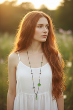 Carica l'immagine nel visualizzatore di Gallery, Collana Flora Pixie-Smeraldo Delicata
