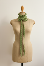 Load image into Gallery viewer, Mini sciarpa Victoria volant su manichino sartoriale
