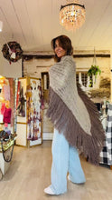 Load and play video in Gallery viewer, Maxi Vera shawl in natural alpaca, handmade - Sand and Brown
