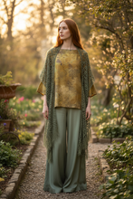 Carica l'immagine nel visualizzatore di Gallery, Scialle Frida - Proporzioni Esatte Forma ad Ali
