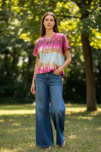 Load image into Gallery viewer, T-Shirt multicolore con jeans palazzo
