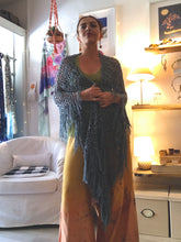 Cargar imagen en el visor de la galería, Chal Crochet Boho - Frida&#39;s Wings
