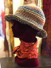Carica l&#39;immagine nel visualizzatore di Gallery, Cappello Cloche lana multicolore Amelie

