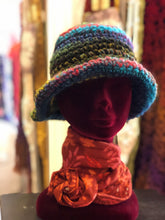 Load image into Gallery viewer, Folding Wool Cloche - multicolor

